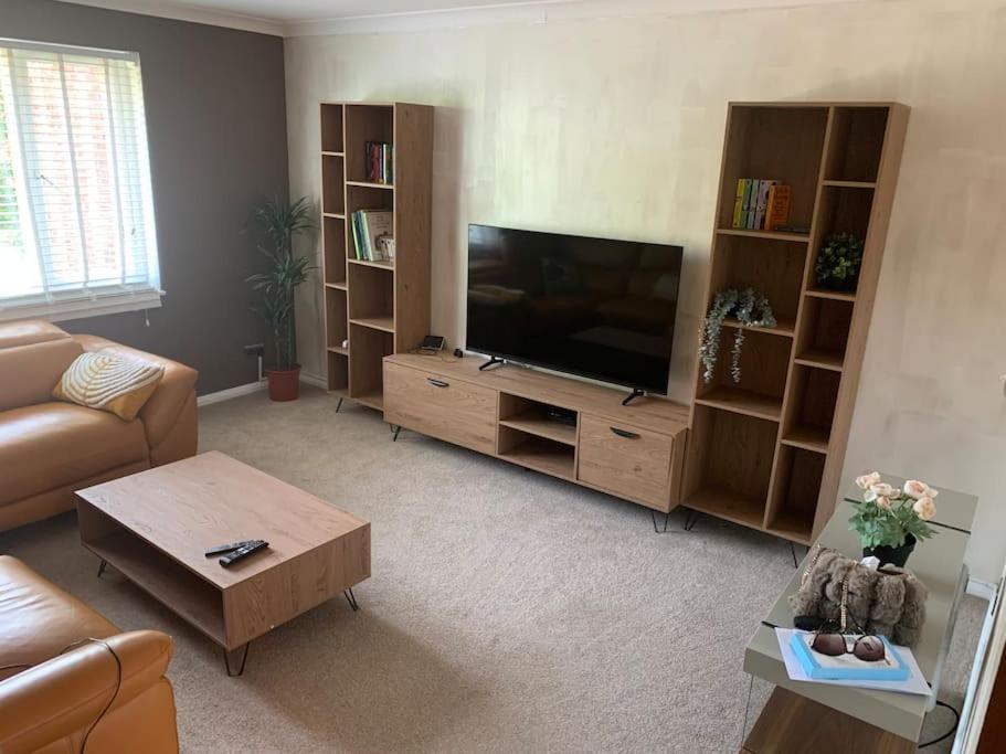 Cosy One Bed Flat Free Parking Διαμέρισμα Send Εξωτερικό φωτογραφία