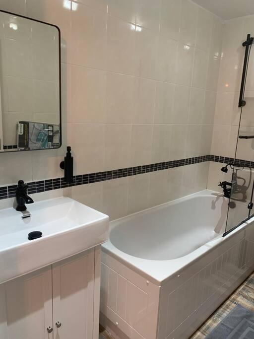 Cosy One Bed Flat Free Parking Διαμέρισμα Send Εξωτερικό φωτογραφία