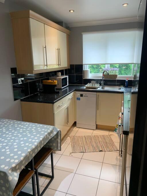 Cosy One Bed Flat Free Parking Διαμέρισμα Send Εξωτερικό φωτογραφία